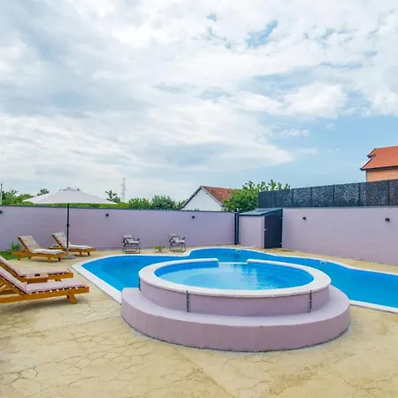 Bali Oasis Grand Wellness Vikendica Stolac